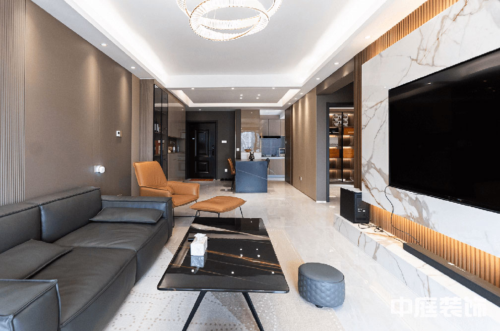 黃有斌：翡翠時(shí)光&mdash;&mdash;精工、材質(zhì)打造現(xiàn)代新輕奢生活