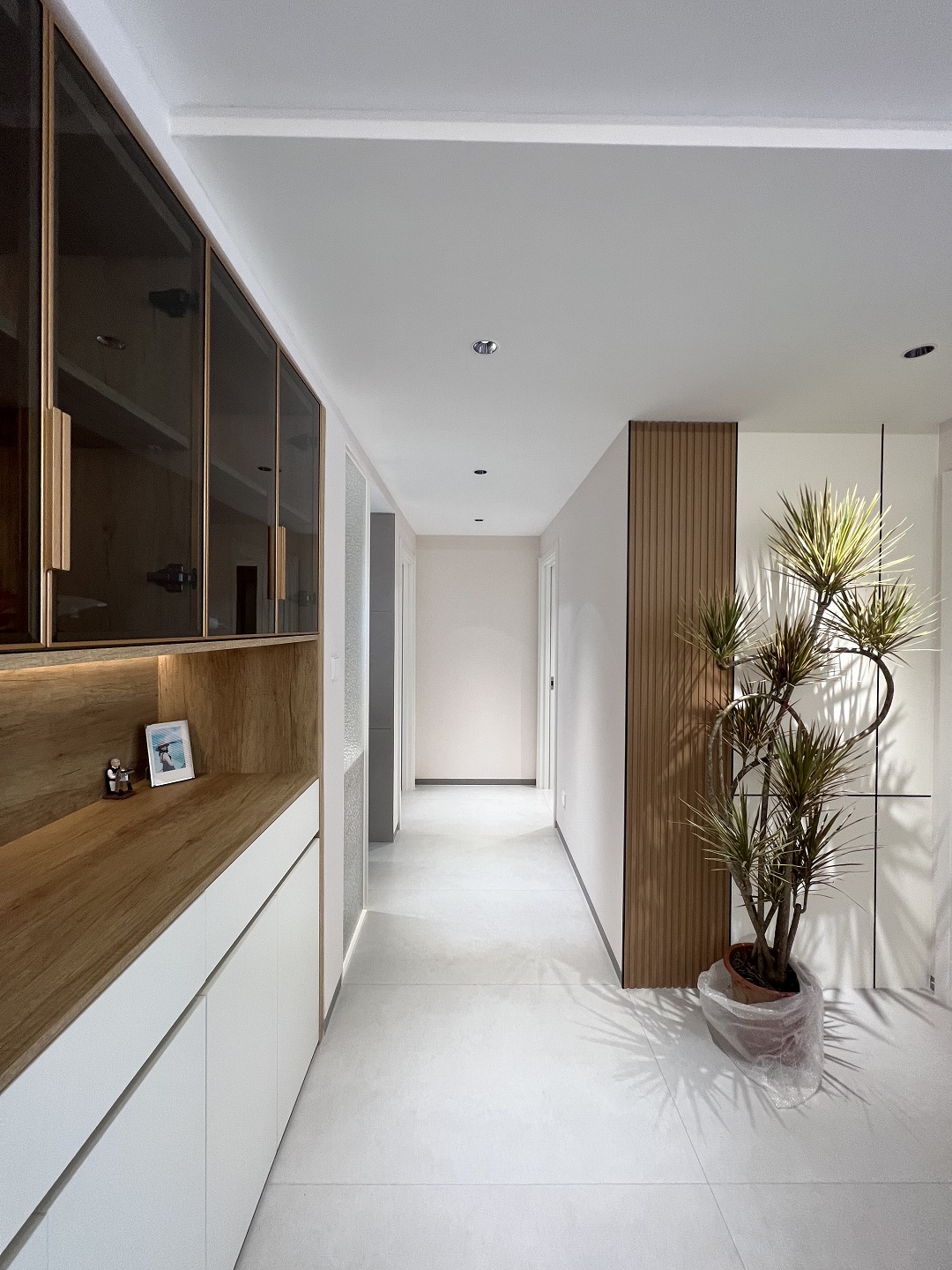 南寧二手房全拆裝修有哪些要注意？現(xiàn)代簡約-走廊