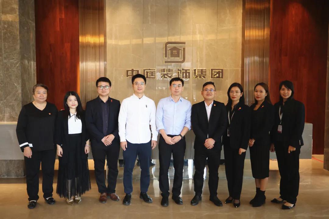 兩新黨建丨青秀區(qū)組織部、兩新組織黨工委領(lǐng)導(dǎo)到集團(tuán)調(diào)研并指導(dǎo)黨建工作